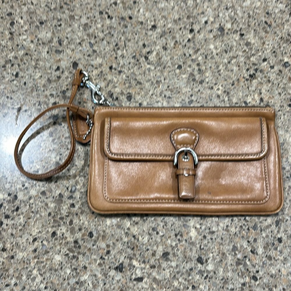 Coach  Y2K Vintage Leather Wristlet